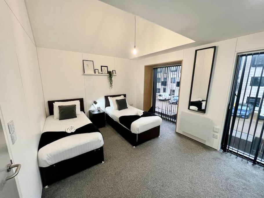 Large Townhouse 5 Beds With Two Parking Spaces - Manchester City Centre Екстер'єр фото