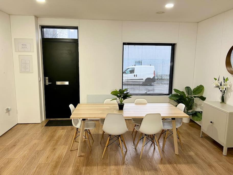 Large Townhouse 5 Beds With Two Parking Spaces - Manchester City Centre Екстер'єр фото