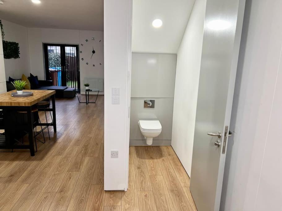 Large Townhouse 5 Beds With Two Parking Spaces - Manchester City Centre Екстер'єр фото