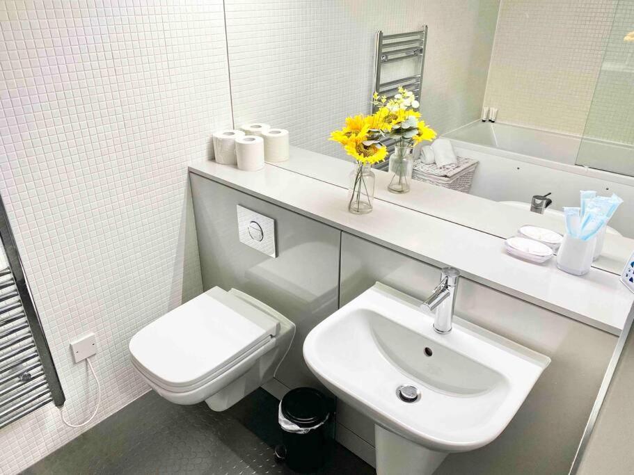 Large Townhouse 5 Beds With Two Parking Spaces - Manchester City Centre Екстер'єр фото