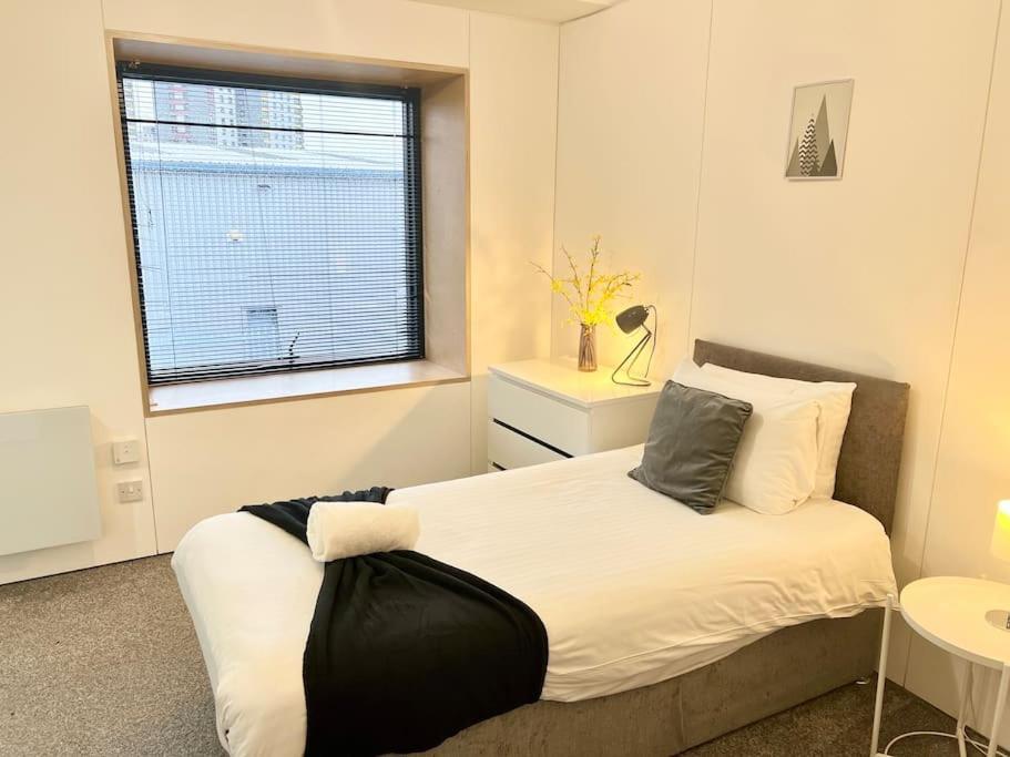 Large Townhouse 5 Beds With Two Parking Spaces - Manchester City Centre Екстер'єр фото