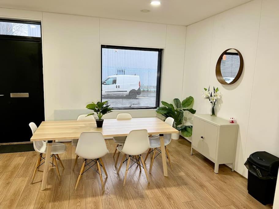 Large Townhouse 5 Beds With Two Parking Spaces - Manchester City Centre Екстер'єр фото