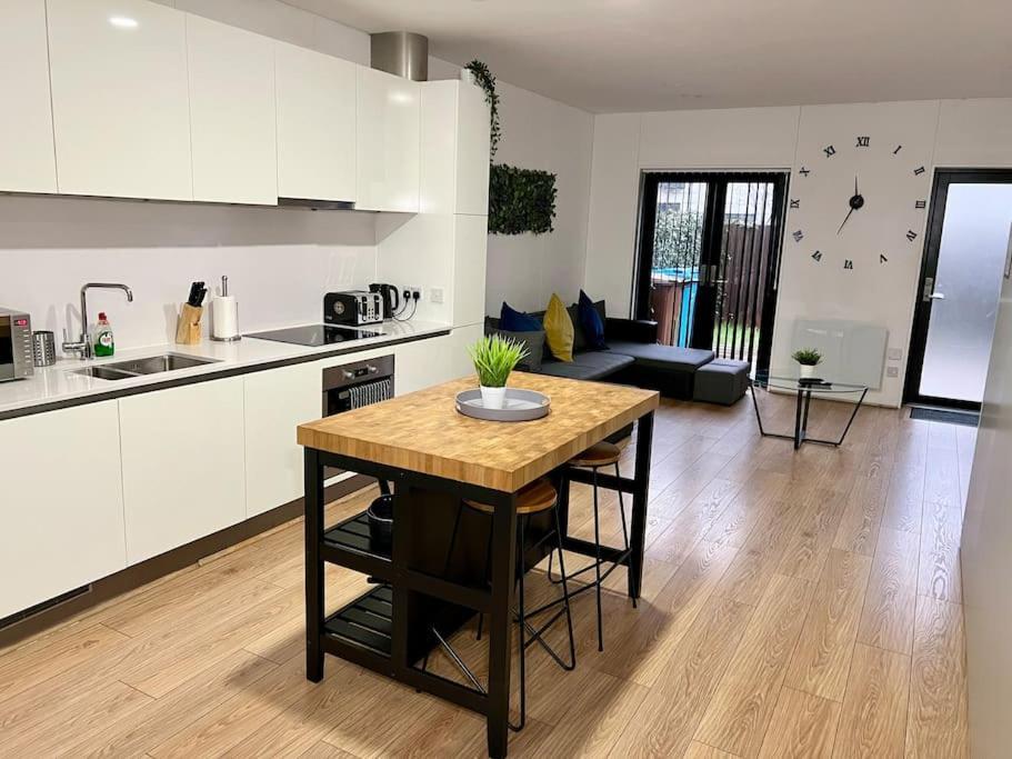 Large Townhouse 5 Beds With Two Parking Spaces - Manchester City Centre Екстер'єр фото