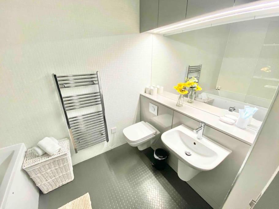Large Townhouse 5 Beds With Two Parking Spaces - Manchester City Centre Екстер'єр фото