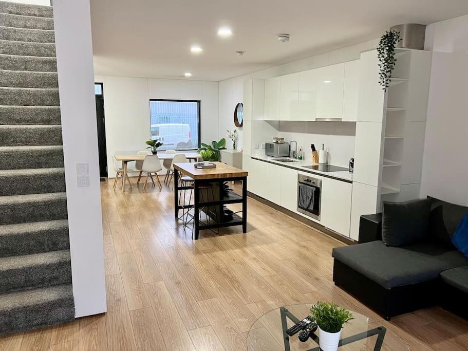 Large Townhouse 5 Beds With Two Parking Spaces - Manchester City Centre Екстер'єр фото